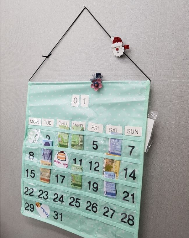 monthly-pocket-calendar-clairla